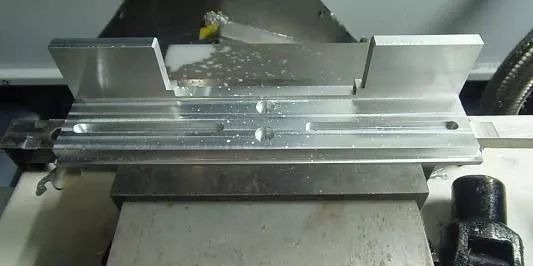 <strong>南京精密機械加工有多牛逼？這個盤子里有5000多個零件。</strong>